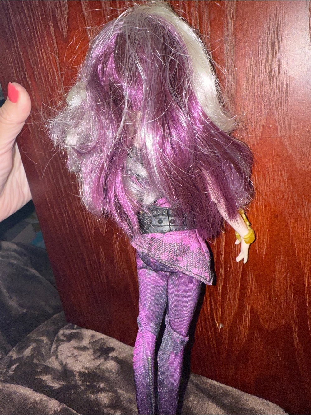 Descendants 2 Mal Fashion Doll Hasbro Blonde and Purple Hair - Picture 9 of 11